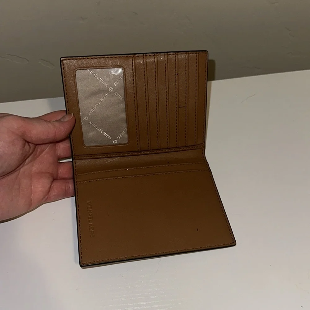 Michael Kors Card Case Holder Slim Wallet EUC - Picture 3 of 6